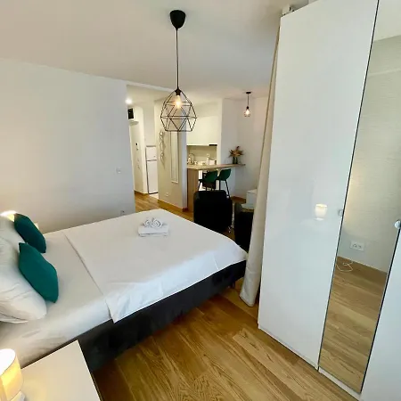 Apartment - Stan Na Dan Novi Beograd, Parking 5 Evra Dan